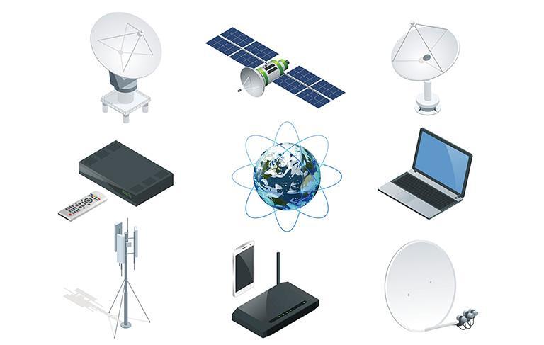 Anteny, dekoder. laptop, telefon i router wokół planety